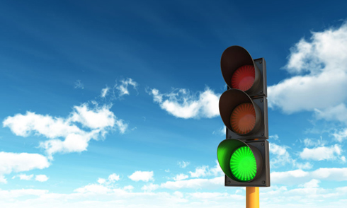 Đèn tín hiệu giao thông gồm ba màu đỏ, vàng, xanh hiện sử dụng phổ biến tại nhiều quốc gia trên thế giới. Ảnh: Fungaineni